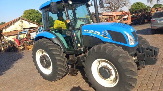 Trator New Holland 